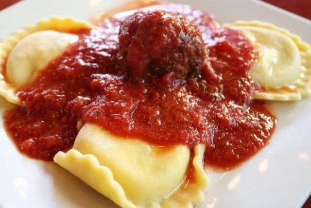 Kids Ravioli with 1 Meatball