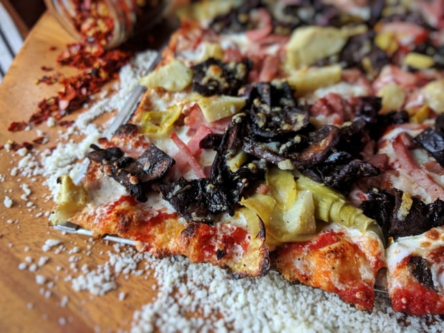 10" SICILIAN ARTICHOKE/HAM/MUSHROOM PIZZA