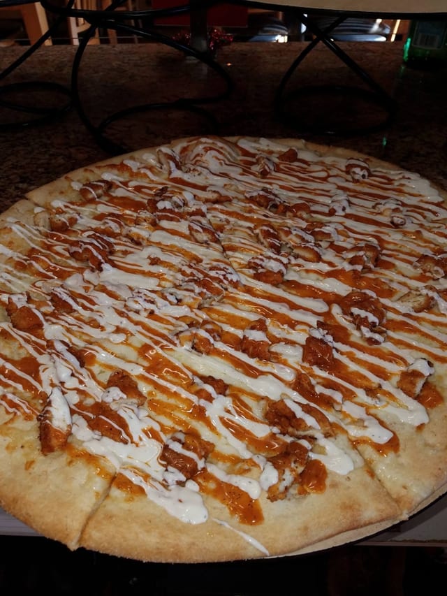 14" BUFFALO CHICKEN PIZZA