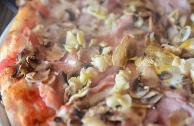 18" ARTICHOKE/HAM/MUSHROOM PIZZA