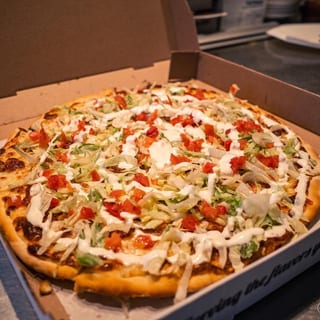 18" BACON/LETTUCE/TOMATO PIZZA