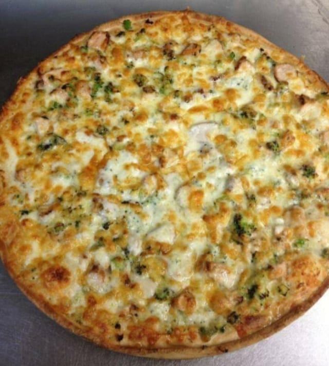 14" BROCCOLI CHICKEN ALFREDO PIZZA